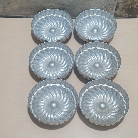 Vintage Mini Aluminum Swirl Gelatin Cake Molds Tart Tins Set of 6 - Picture 3 of 8